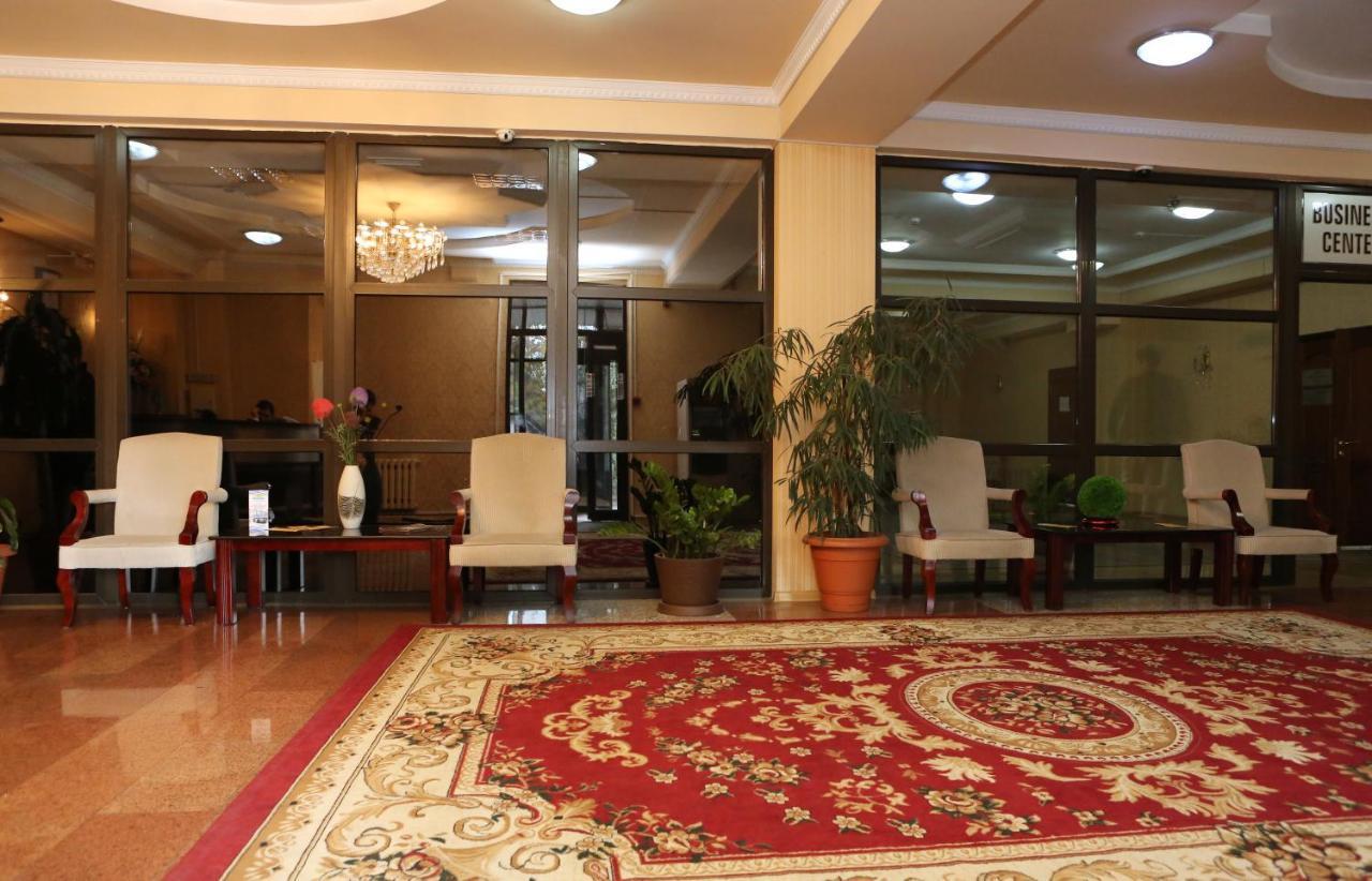 Экипаж Hotel Almaty Bagian luar foto