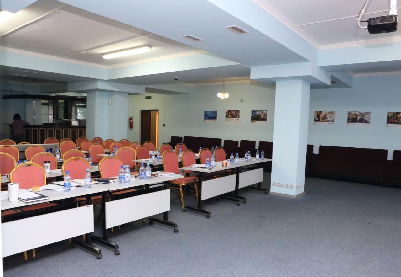 Экипаж Hotel Almaty Bagian luar foto