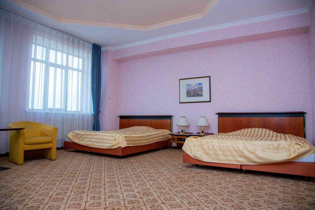 Экипаж Hotel Almaty Bagian luar foto