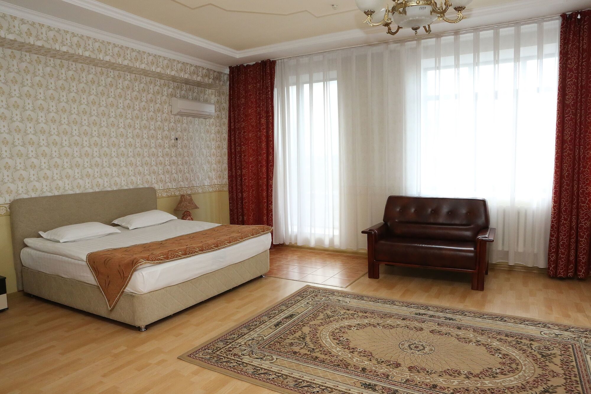 Экипаж Hotel Almaty Bagian luar foto
