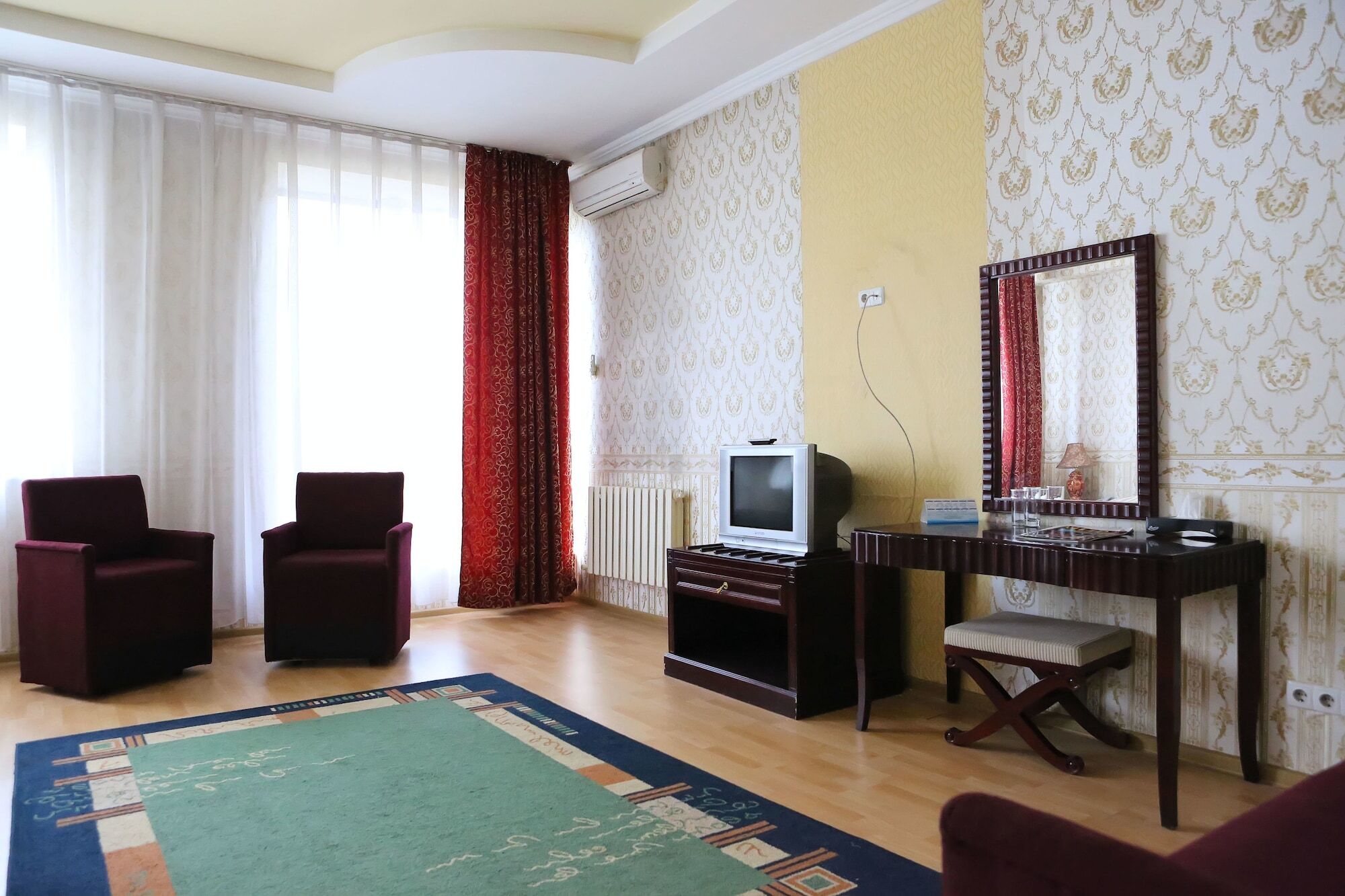 Экипаж Hotel Almaty Bagian luar foto