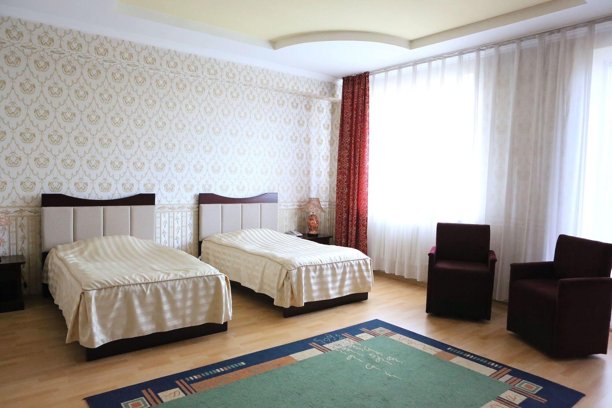Экипаж Hotel Almaty Bagian luar foto